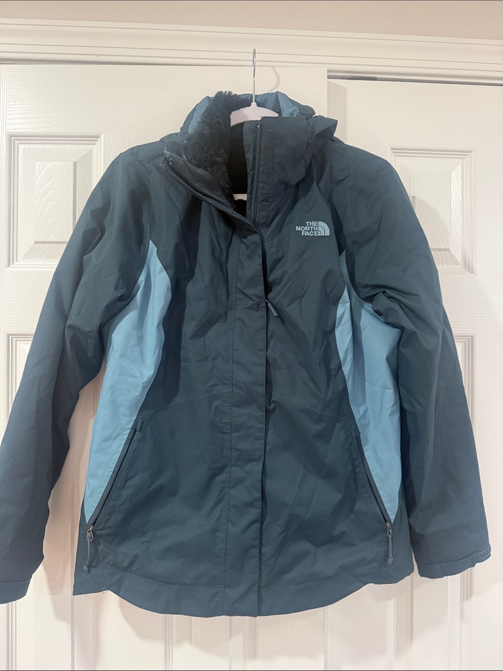 The North Face Women's navy blue winter jacket